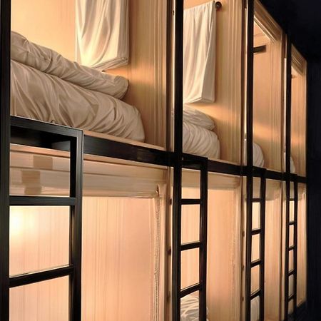 Westay Capsule Hostel 迪拜 外观 照片