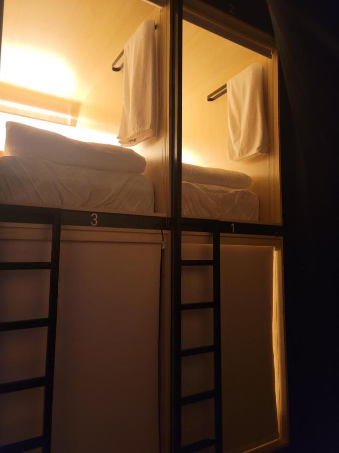 Westay Capsule Hostel 迪拜 外观 照片