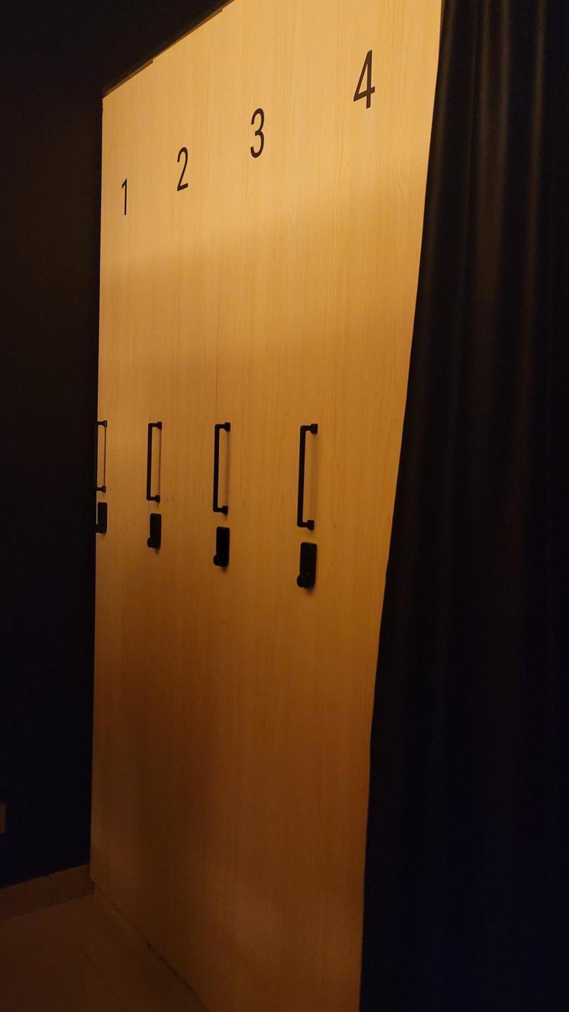 Westay Capsule Hostel 迪拜 外观 照片