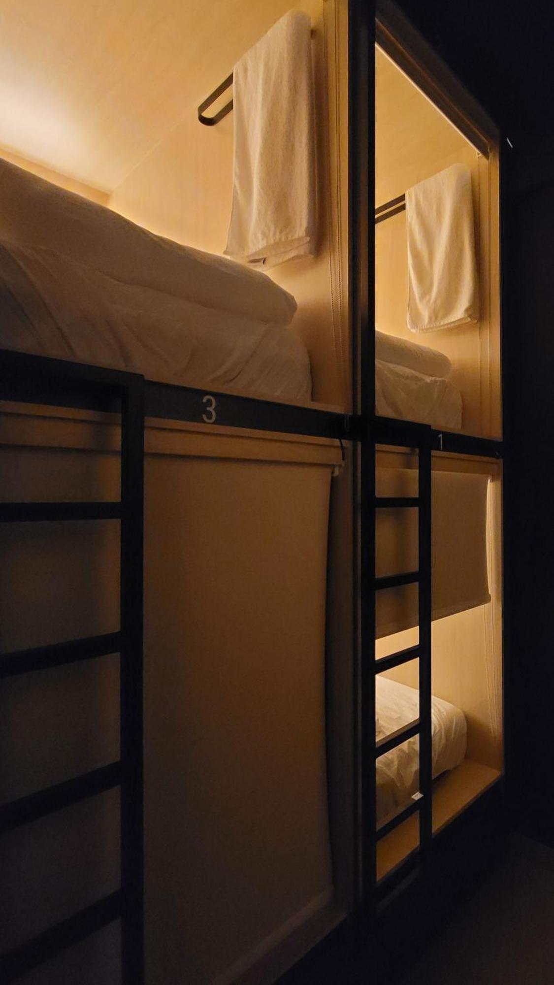 Westay Capsule Hostel 迪拜 外观 照片